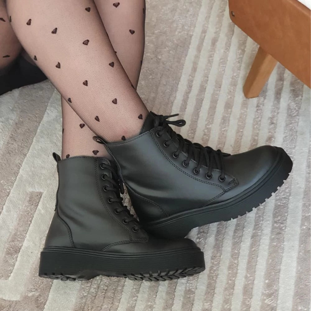 Bota Coturno Feminina Tratorada de Cano Curto