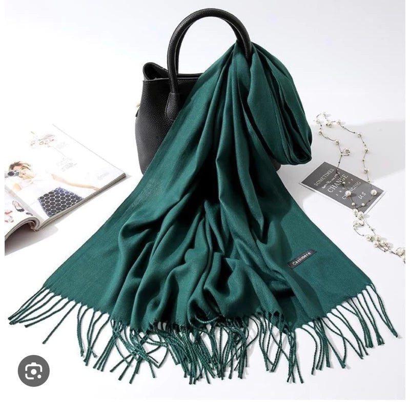 Cachecol Feminino com Franjas em Pashmina Liso