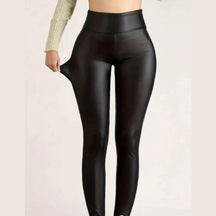 Calça Legging Skinny Feminina de Couro Flanelada