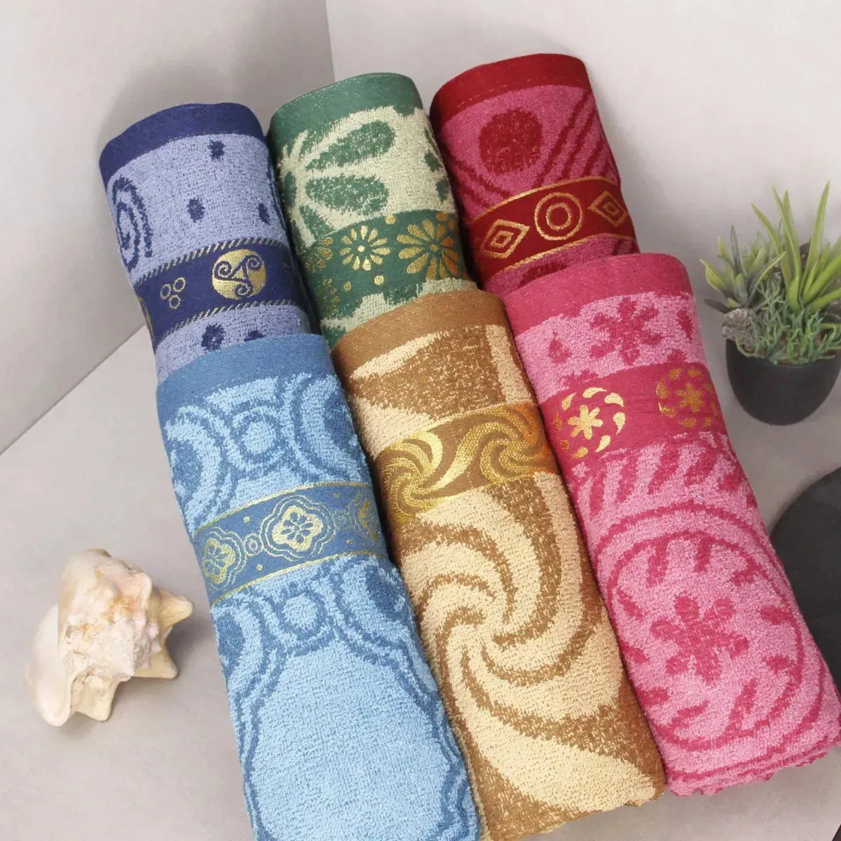 Kit 5 Toalhas de Banho Grande Estampada 140x70cm Qualidade Toque Macio Felpuda Bordada Sortida