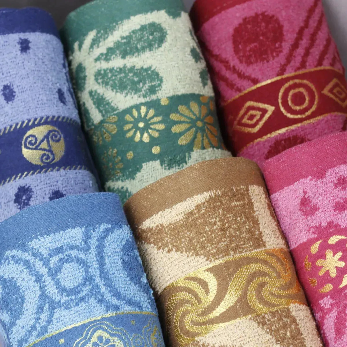 Kit 5 Toalhas de Banho Grande Estampada 140x70cm Qualidade Toque Macio Felpuda Bordada Sortida