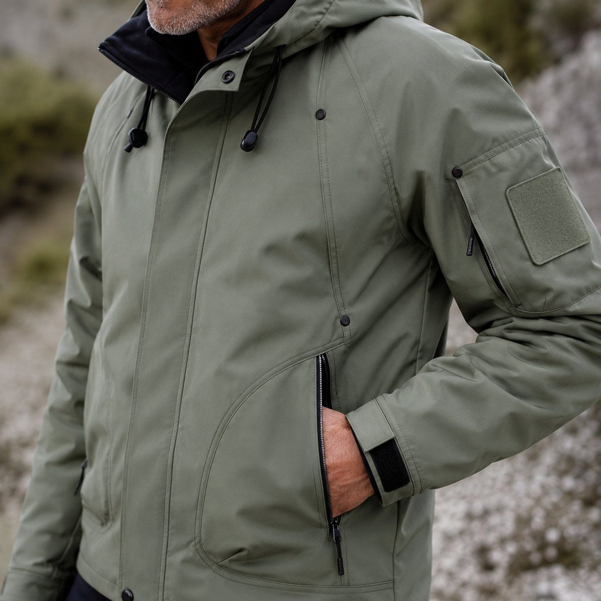 Jaqueta Masculina Softshell Impermeável com Capuz - Outdoor, Leve e Resistente para Trilha e Camping