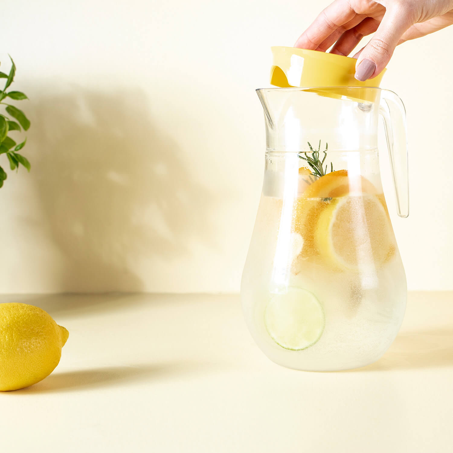 Jarra de Plástico Belly 2L Linha Servir