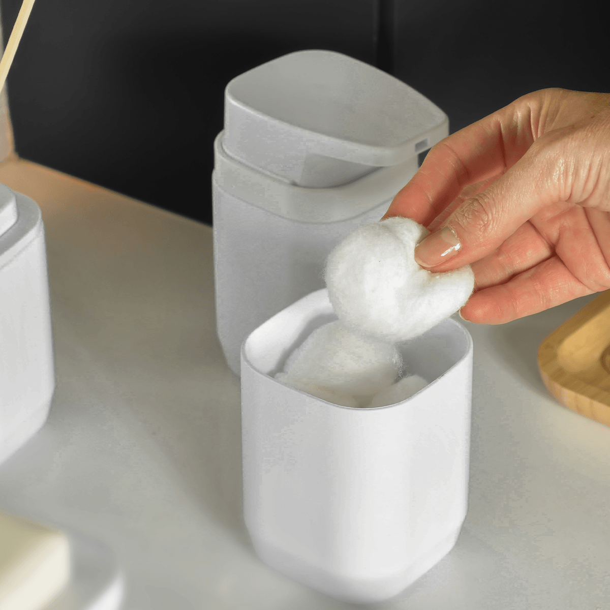Kit de Acessórios de Bancada com Porta Sabonete Líquido 4 Unidades Linha Aura