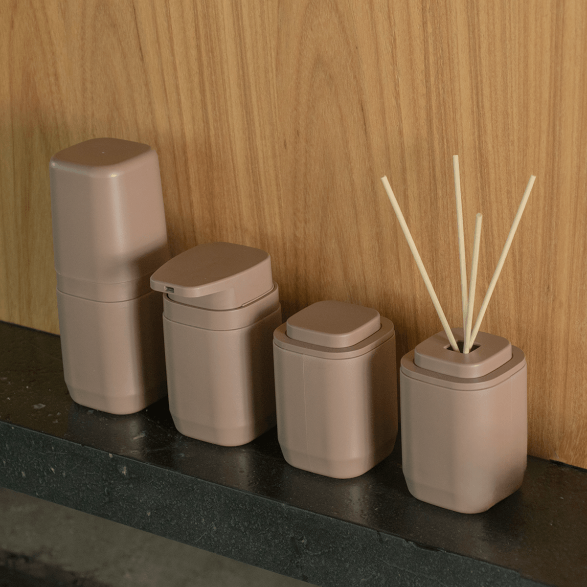 Kit de banheiro Completo com Lixeira de Pedal 6 Unidades Linha Aura