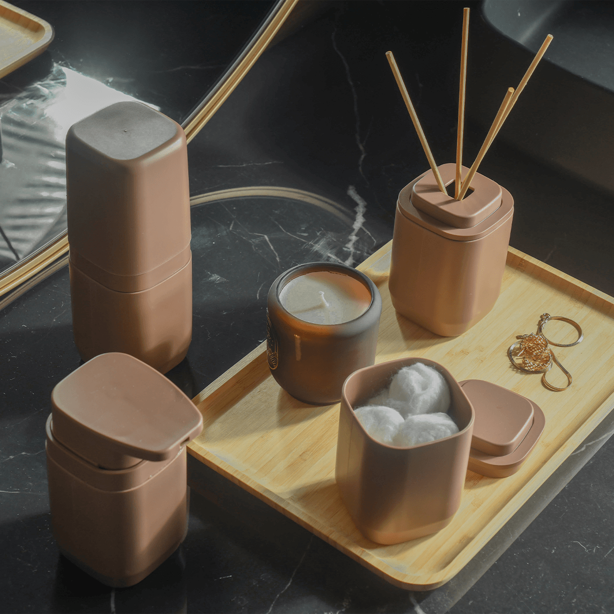 Kit de Banheiro Completo com Lixeira de Piso/Parede 6 Unidades Linha Aura