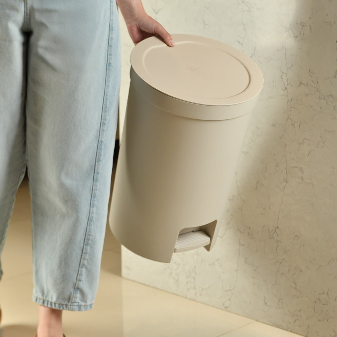 Lixeira 30 Litros Redonda com Pedal Linha Trium