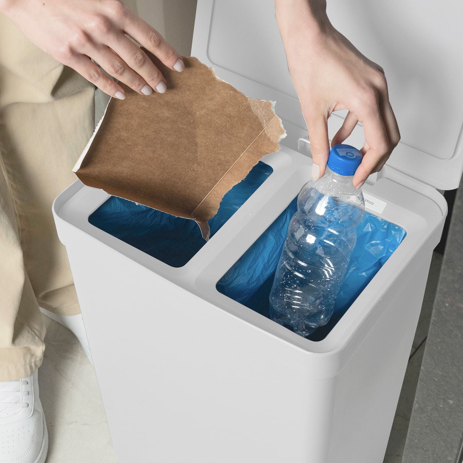 Lixeira com pedal com duplo compartimento 30L Linha Trium