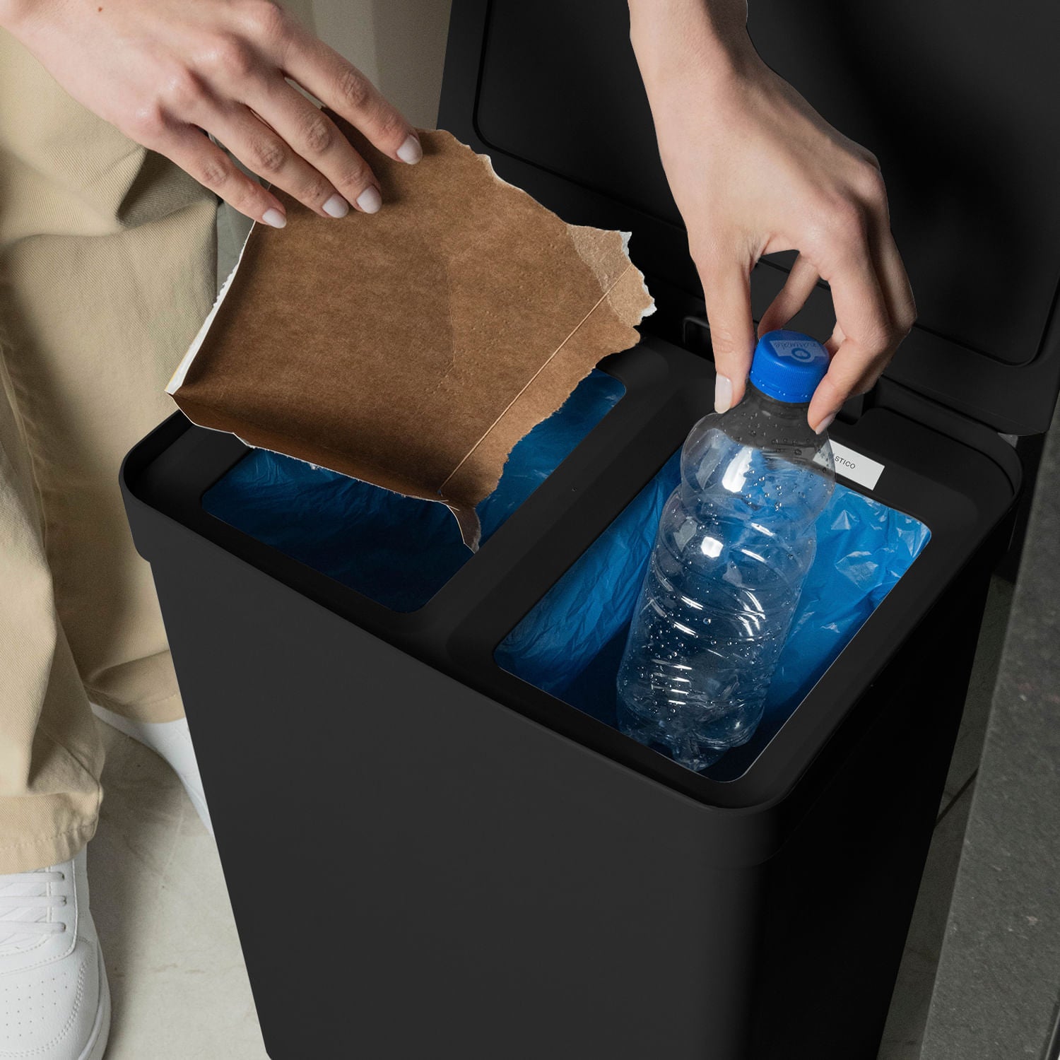 Lixeira com pedal com duplo compartimento 30L Linha Trium