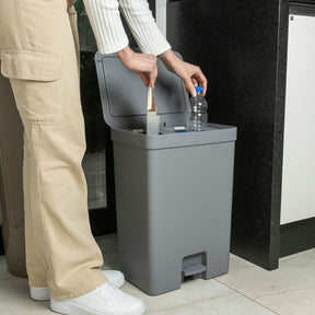 Lixeira com pedal com duplo compartimento 30L Linha Trium