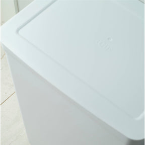 Lixeira com pedal 30L Linha Trium