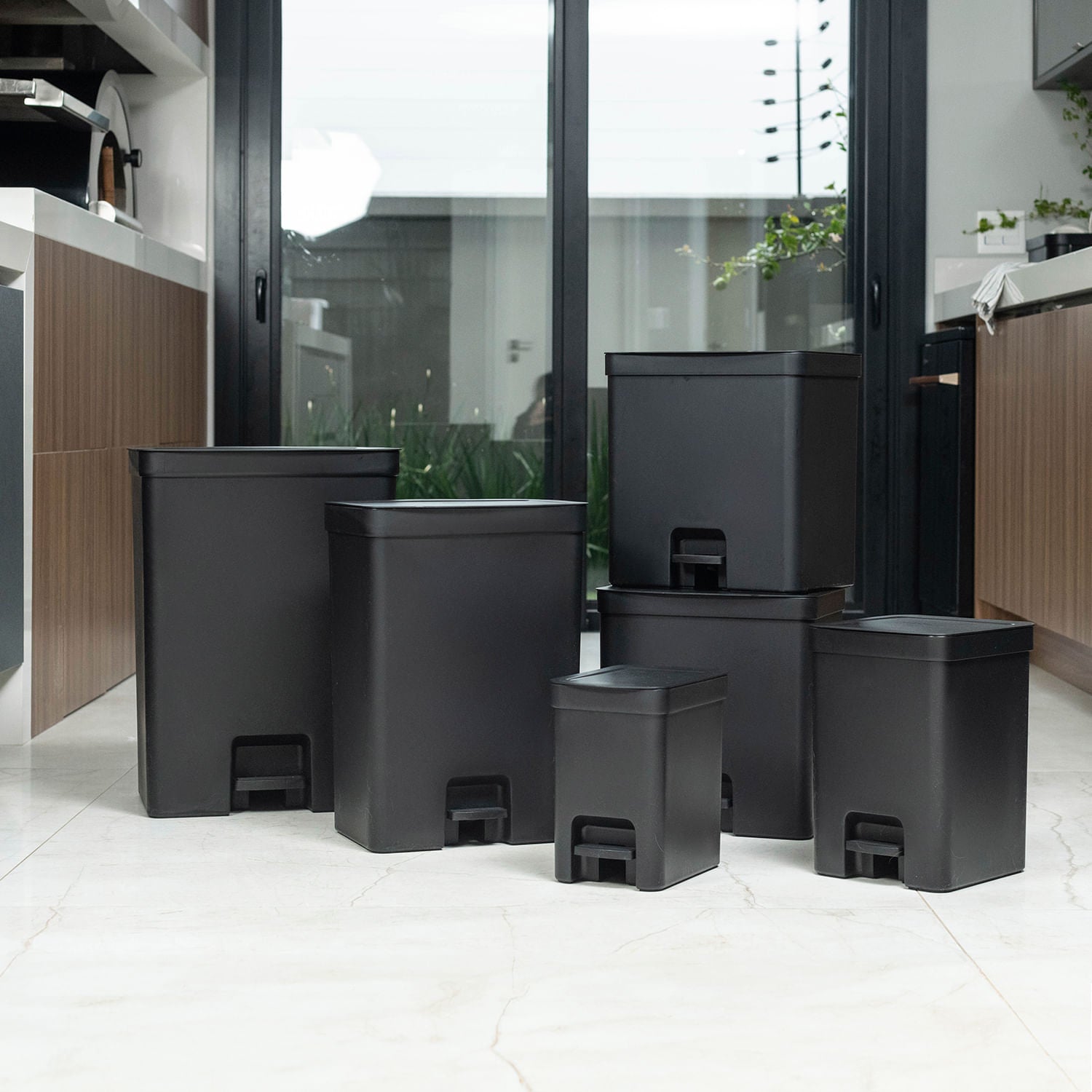 Lixeira com pedal 30L Linha Trium