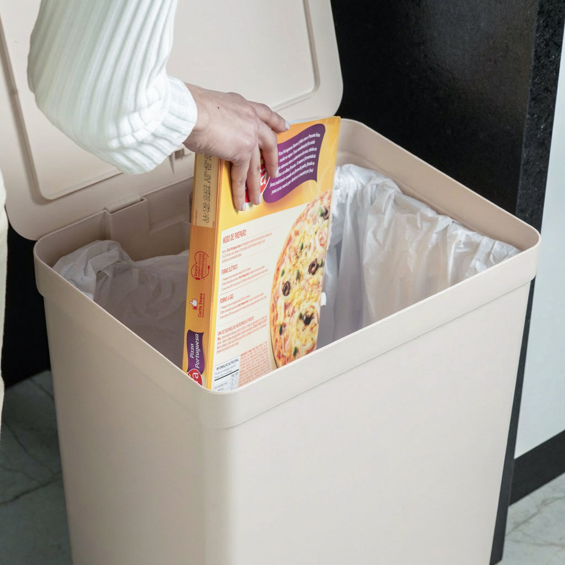 Lixeira com pedal 50L Linha Trium