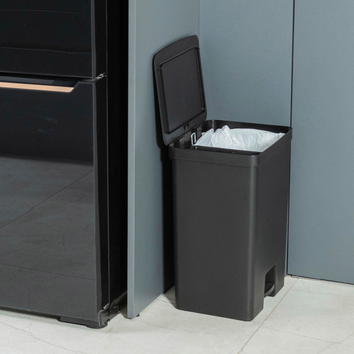 Lixeira com pedal 50L Linha Trium