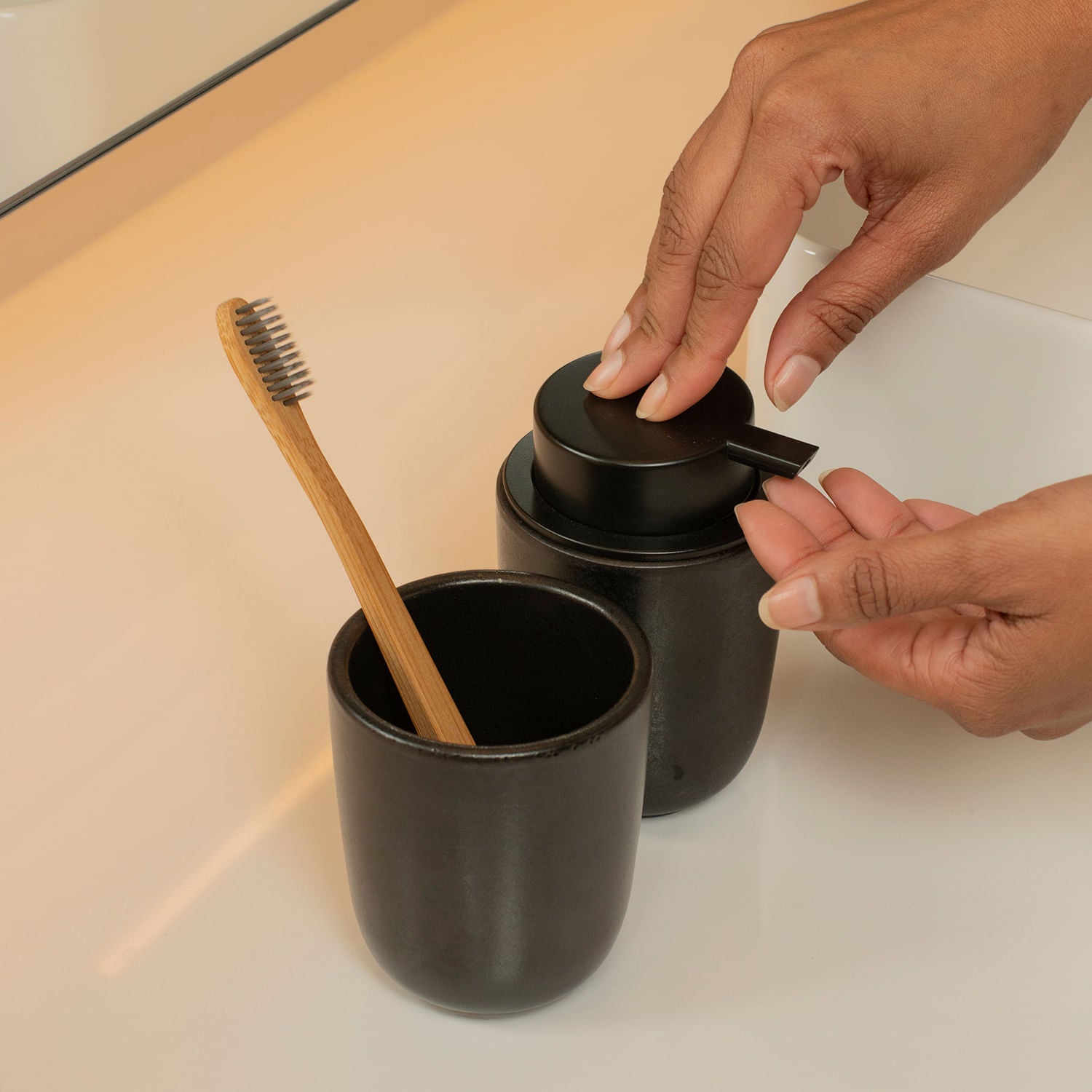Porta Sabonete Líquido em Cerâmica 250ml Linha Osaka