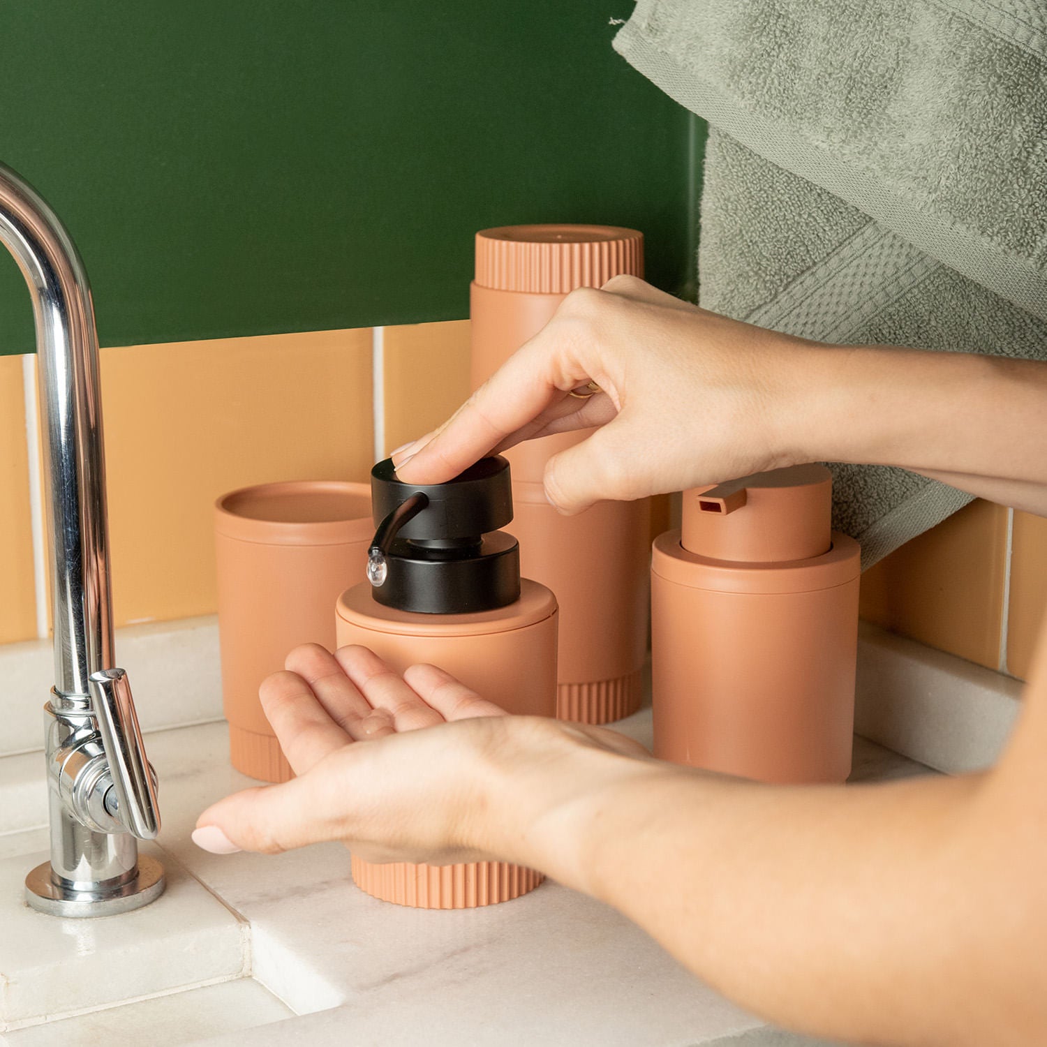 Porta Sabonete Líquido Monocromático 300ml Linha Dórica